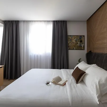 Domios Aparthotel *