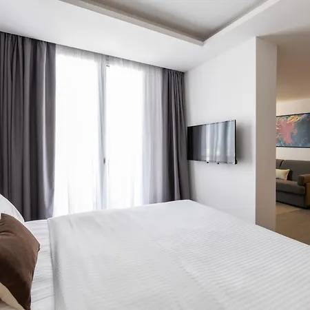 Aparthotel Domios
